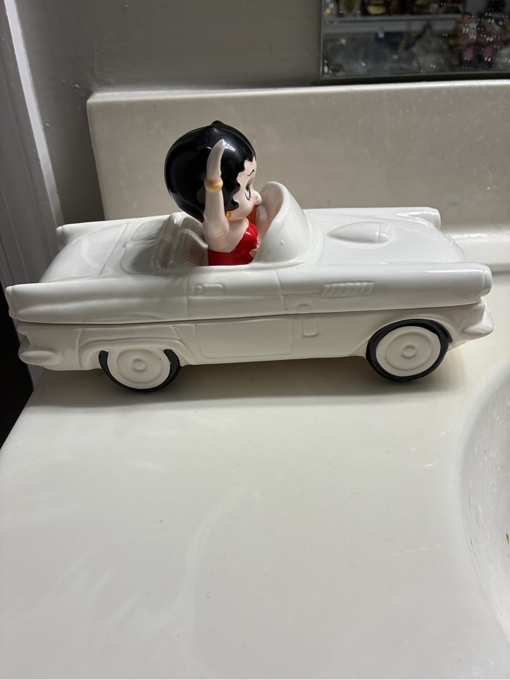 A 1986 Vandor Betty Boop White Convertible Car Trinket Box
